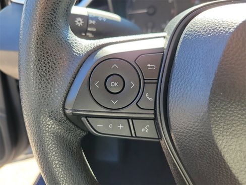 Used 2025 Toyota Corolla LE image 19