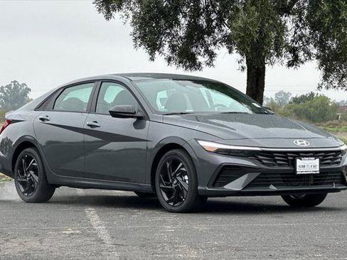 New 2026 Hyundai Elantra Sport image 2