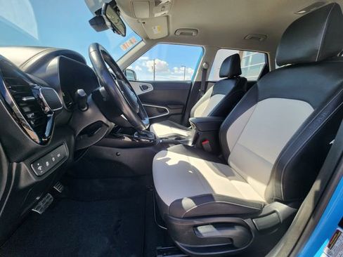 Used 2023 Kia Soul GT-Line FWD image 10