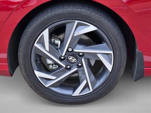 Used 2025 Hyundai Elantra Limited FWD image 23