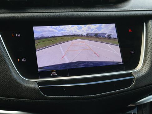 Used 2025 Cadillac XT6 Luxury image 32