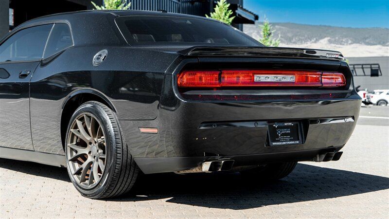 Used 2014 Dodge Challenger SRT8 w/ Harman/Kardon Audio Group RWD image 13
