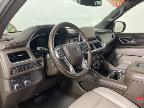 Used 2022 Chevrolet Tahoe Z71 w/ Luxury Package AWD/4WD image 16