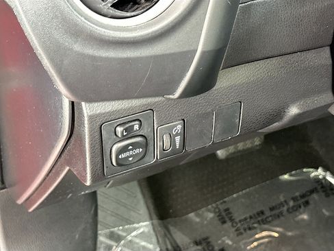 Used 2017 Toyota Corolla LE image 8