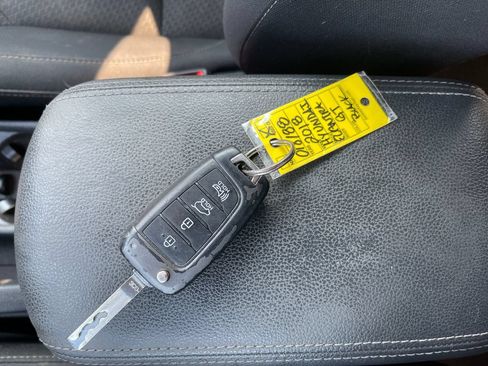 Used 2018 Hyundai Elantra GT FWD image 30