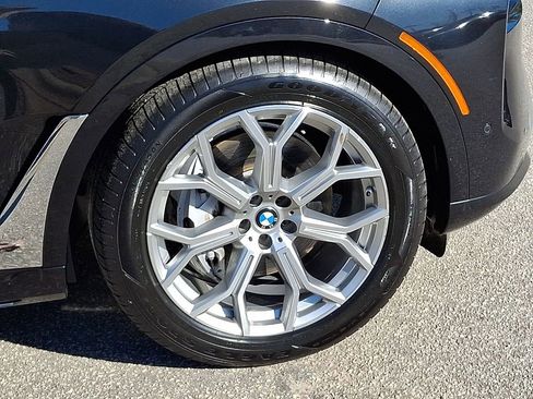 Used 2025 BMW X7 xDrive40i w/ Premium Package image 8