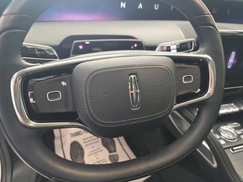 Used 2025 Lincoln Nautilus Reserve AWD/4WD image 18