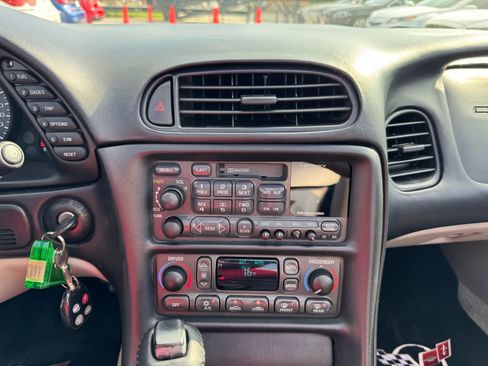 Used 2000 Chevrolet Corvette Convertible w/ Memory Pkg image 33