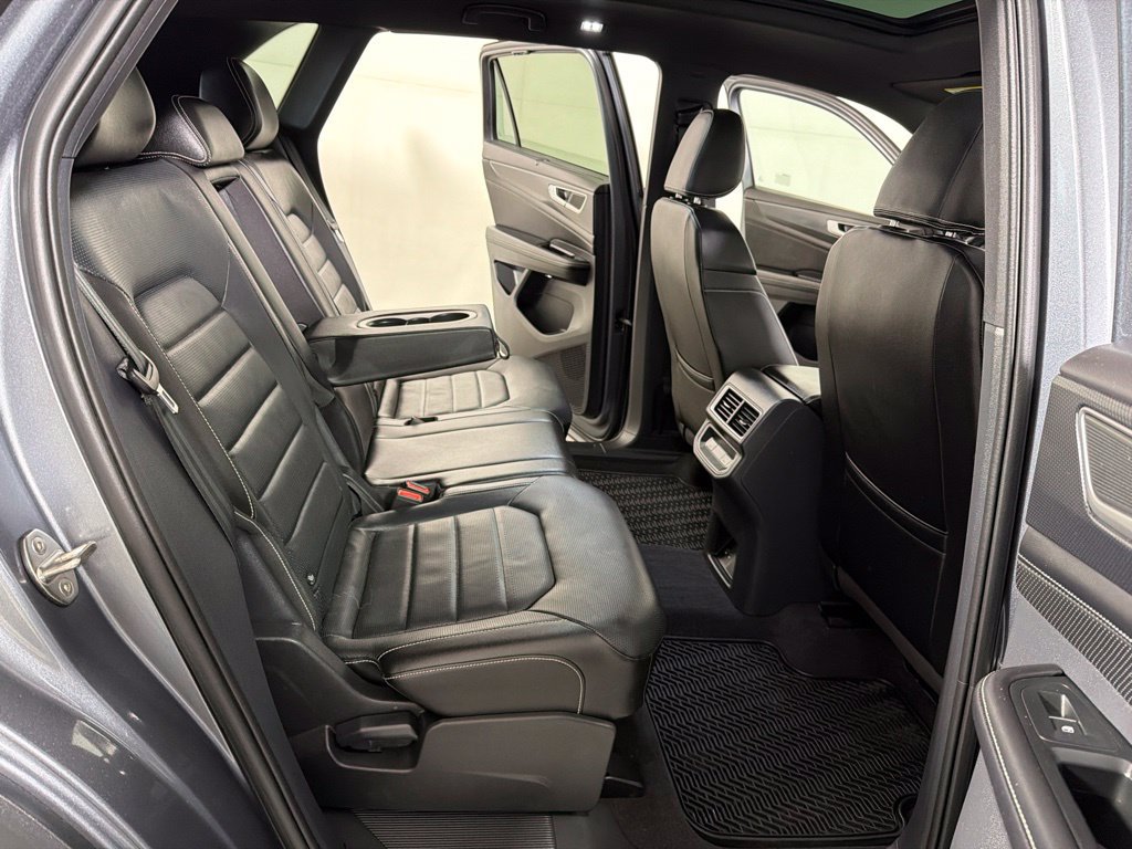 Certified 2024 Volkswagen Atlas Cross Sport SEL R-Line AWD/4WD image 22