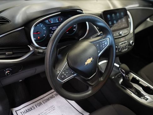 Used 2025 Chevrolet Malibu LT FWD image 17