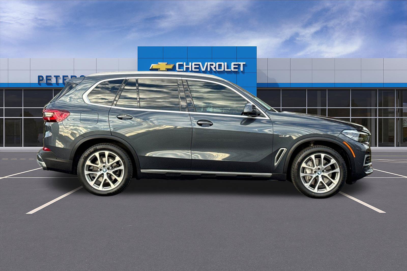 Used 2022 BMW X5 xDrive45e w/ Parking Assistance Package AWD/4WD image 3