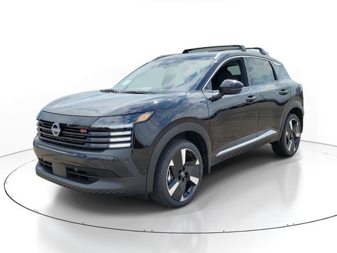 New 2025 Nissan Kicks SR image 2