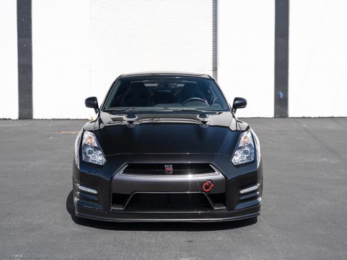 Used 2013 Nissan GT-R Black Edition AWD/4WD image 3