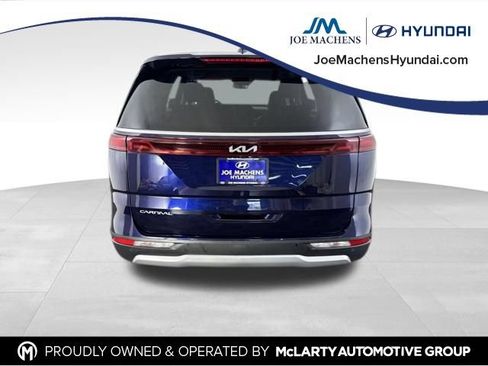 Used 2023 Kia Carnival LX FWD image 7