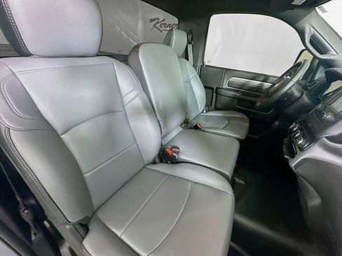 Used 2024 RAM 2500 Tradesman w/ Chrome Appearance Group image 12