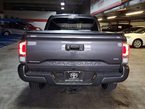 Used 2022 Toyota Tacoma TRD Off-Road w/ Technology Package image 5