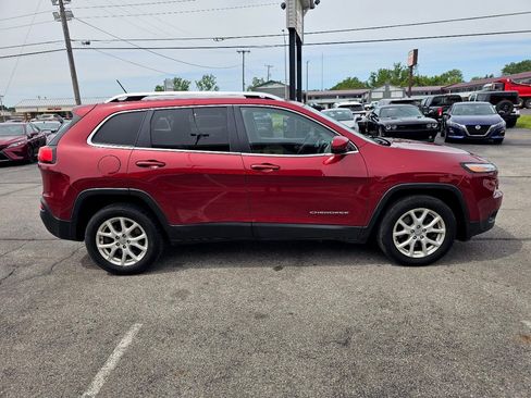 Used 2016 Jeep Cherokee Latitude w/ Safety Group FWD image 5