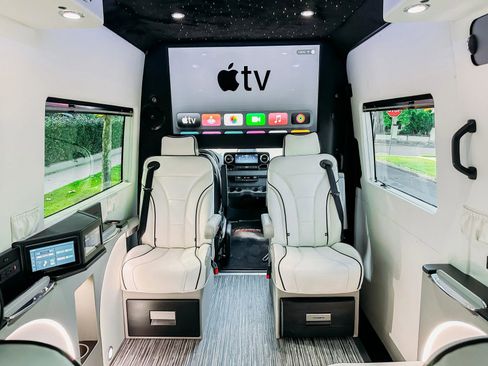 Used 2025 Mercedes-Benz Sprinter 3500 image 8