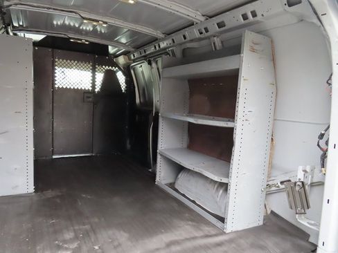 Used 2018 Chevrolet Express 2500 w/ Driver Convenience Package image 26