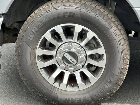 Used 2022 Ford F250 Lariat w/ Lariat Value Package image 41