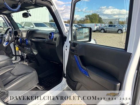 Used 2015 Jeep Wrangler Unlimited Sahara w/ Connectivity Group image 25