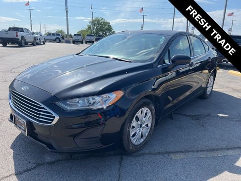 Used 2019 Ford Fusion S FWD image 2