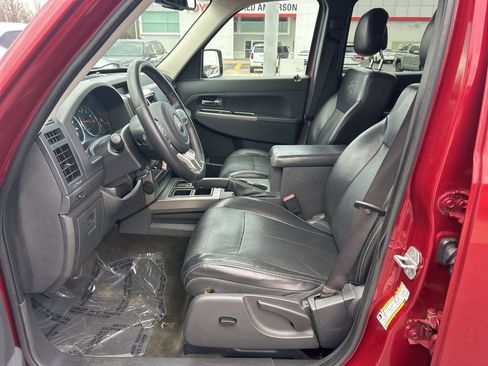 Used 2012 Jeep Liberty Limited Jet image 2