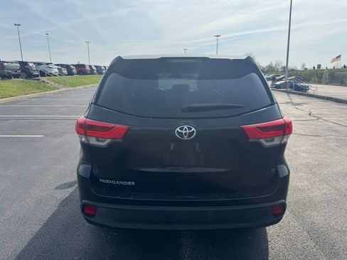 Used 2017 Toyota Highlander LE image 4