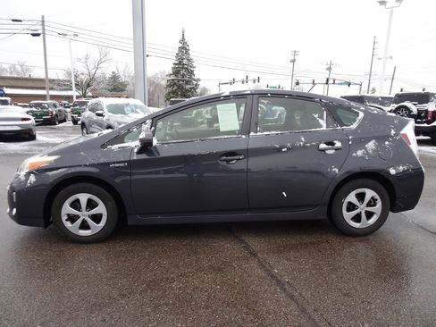 Used 2013 Toyota Prius Two image 2