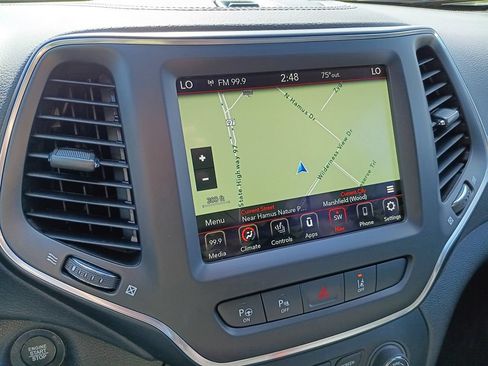 Used 2023 Jeep Cherokee Altitude Lux AWD/4WD image 5