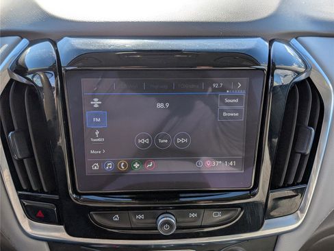 Used 2021 Chevrolet Traverse LT image 29