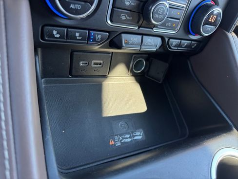 Used 2021 Chevrolet Tahoe High Country image 24