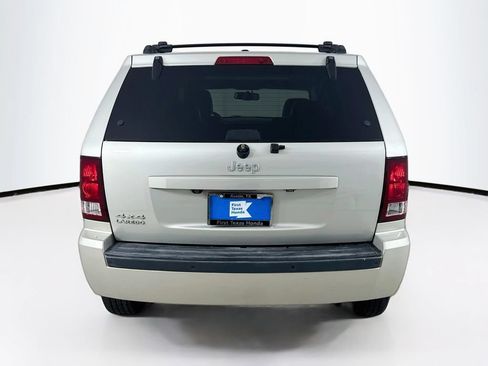 Used 2010 Jeep Grand Cherokee Laredo AWD/4WD image 6