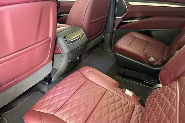 New 2026 Cadillac Escalade Luxury w/ Touring Package AWD/4WD image 12