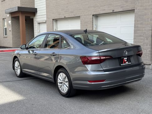 Used 2020 Volkswagen Jetta SE FWD image 3