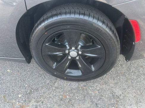 Used 2017 Dodge Charger SXT RWD image 25