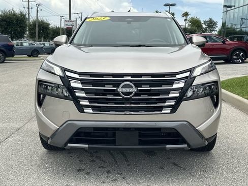 Used 2025 Nissan Rogue SL w/ SL Premium Package FWD image 4
