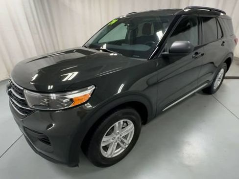 Used 2024 Ford Explorer XLT AWD/4WD image 4