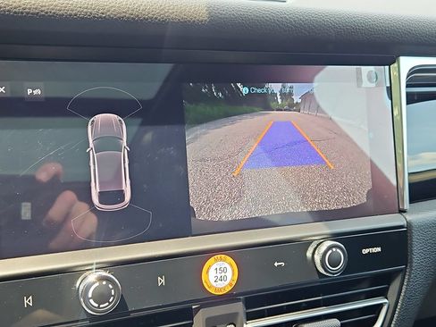 Certified 2026 Porsche Macan AWD/4WD image 16