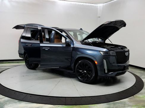 Used 2021 Cadillac Escalade Sport w/ LPO, ONYX Package AWD/4WD image 10