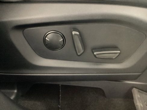 Used 2025 Ford Explorer Active w/ Active Comfort Package image 8