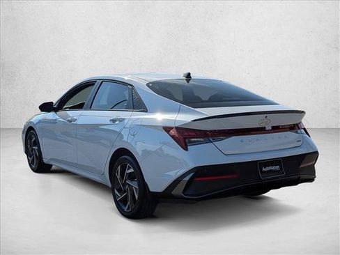 Used 2025 Hyundai Elantra SEL FWD image 8