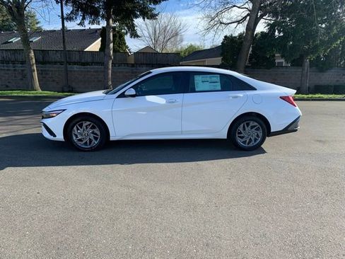 New 2026 Hyundai Elantra Blue image 2