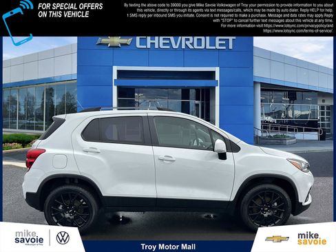 Certified 2022 Chevrolet Trax LT w/ Premium Seat Package AWD/4WD image 2