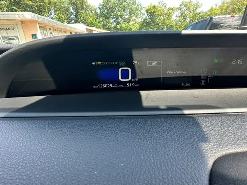 Used 2017 Toyota Prius Three Touring FWD image 11