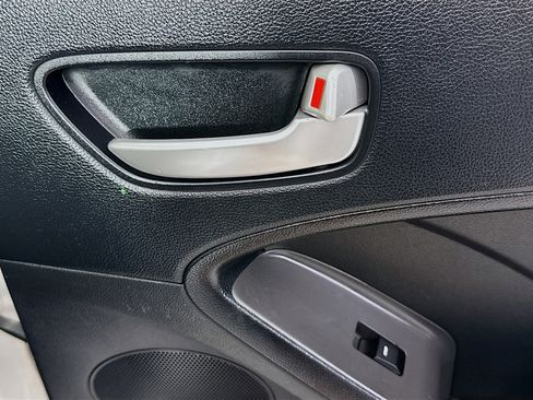 Used 2017 Kia Forte LX image 28