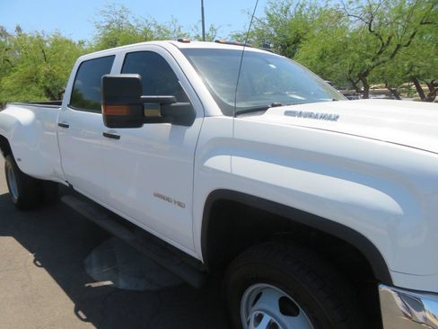 Used 2017 GMC Sierra 3500 2WD Crew Cab w/ Sierra Convenience Package image 9