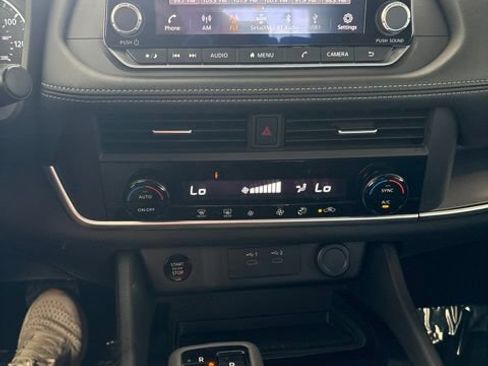 Used 2025 Nissan Rogue SV FWD image 9