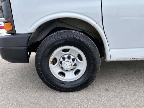 Used 2016 Chevrolet Express 2500 RWD image 29