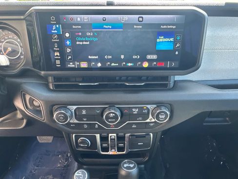 Used 2025 Jeep Wrangler Unlimited Sport AWD/4WD image 28